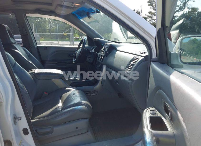 Photo 5 of 2005 Honda Pilot EX-L (VIN 5FNYF185X5B012415)