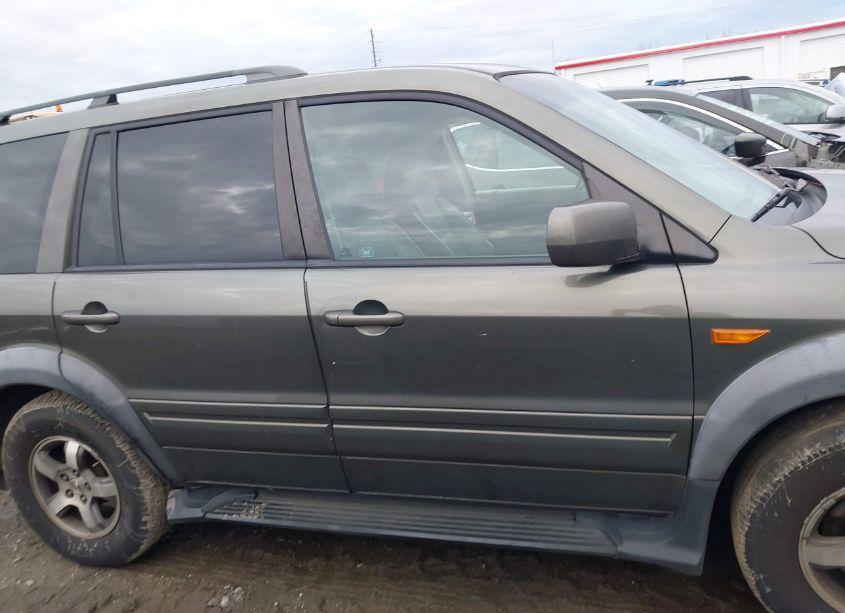 Photo 13 of 2006 Honda Pilot EX-L (VIN 5FNYF185X6B024033)