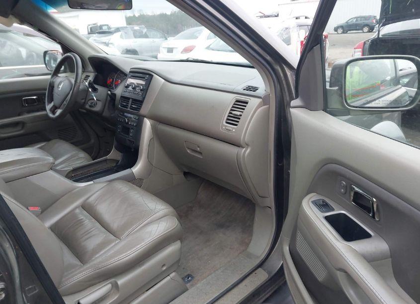 Photo 5 of 2006 Honda Pilot EX-L (VIN 5FNYF185X6B024033)