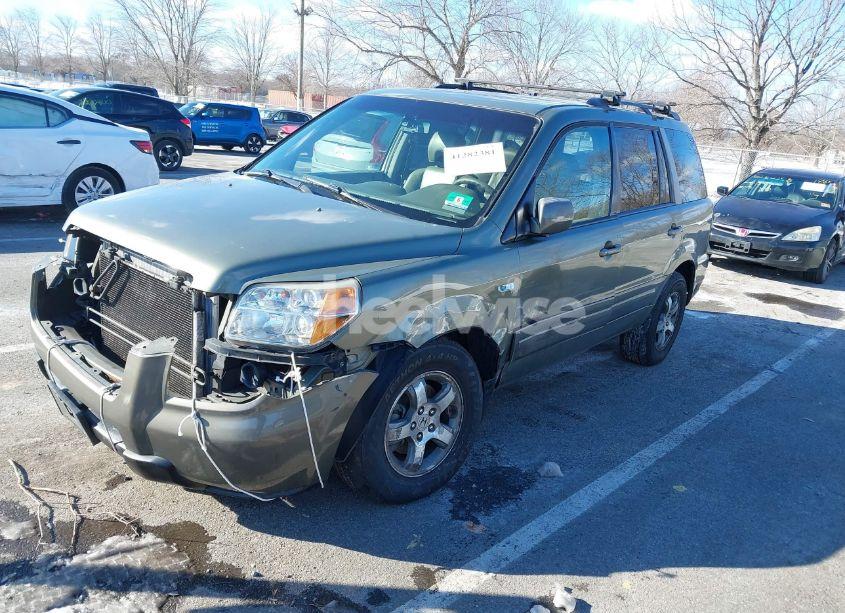 Photo 2 of 2008 Honda Pilot EX-L (VIN 5FNYF185X8B024696)
