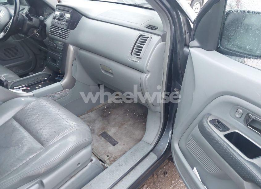 Photo 5 of 2004 Honda Pilot EX-L (VIN 5FNYF18604B005657)