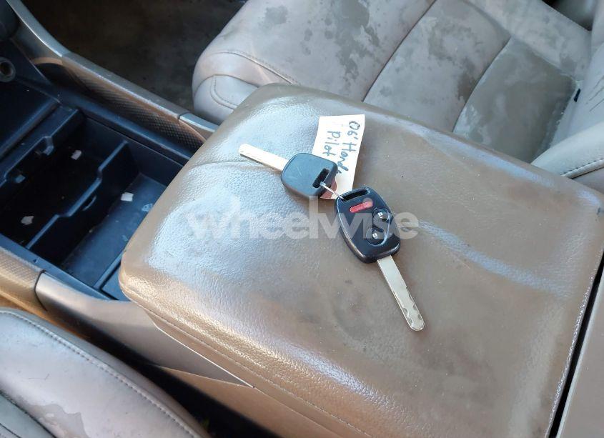 Photo 11 of 2006 Honda Pilot EX-L (VIN 5FNYF18656B018620)