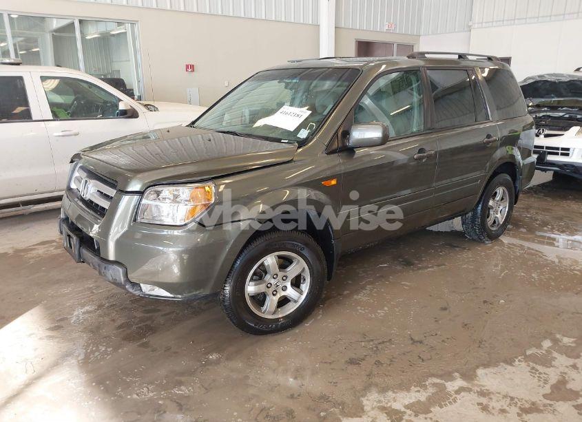 Photo 2 of 2006 Honda Pilot EX-L (VIN 5FNYF187X6B026463)