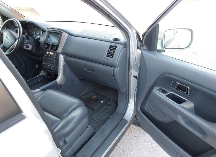 Photo 5 of 2006 Honda Pilot EX-L (VIN 5FNYF187X6B028598)