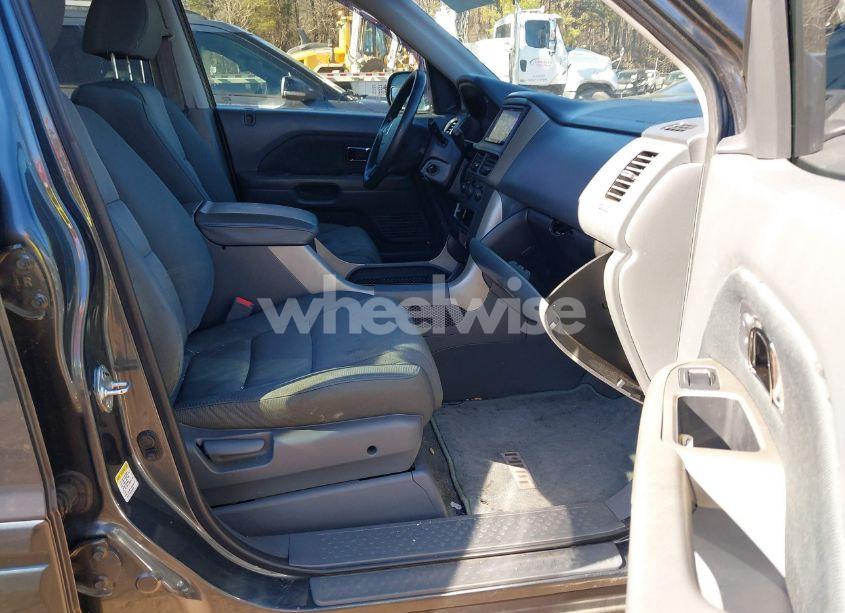 Photo 5 of 2006 Honda Pilot LX (VIN 5FNYF28106B036209)