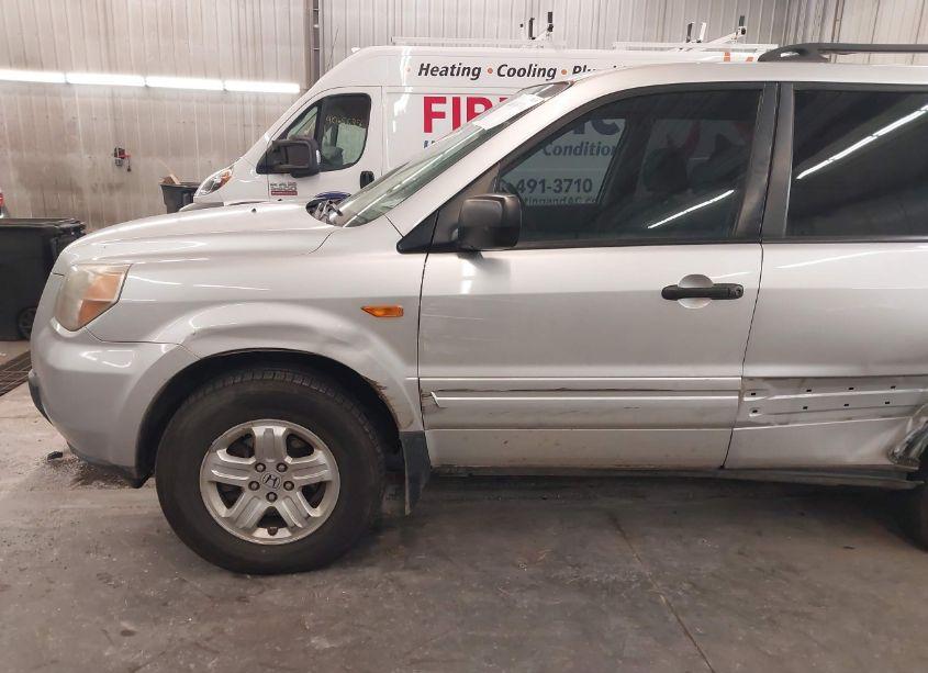 Photo 13 of 2007 Honda Pilot LX (VIN 5FNYF28117B046684)