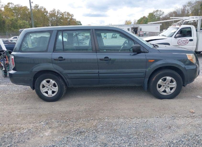 Photo 13 of 2006 Honda Pilot LX (VIN 5FNYF28126B002014)