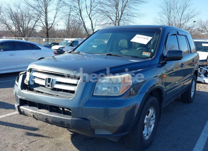Photo 2 of 2006 Honda Pilot LX (VIN 5FNYF28126B011585)