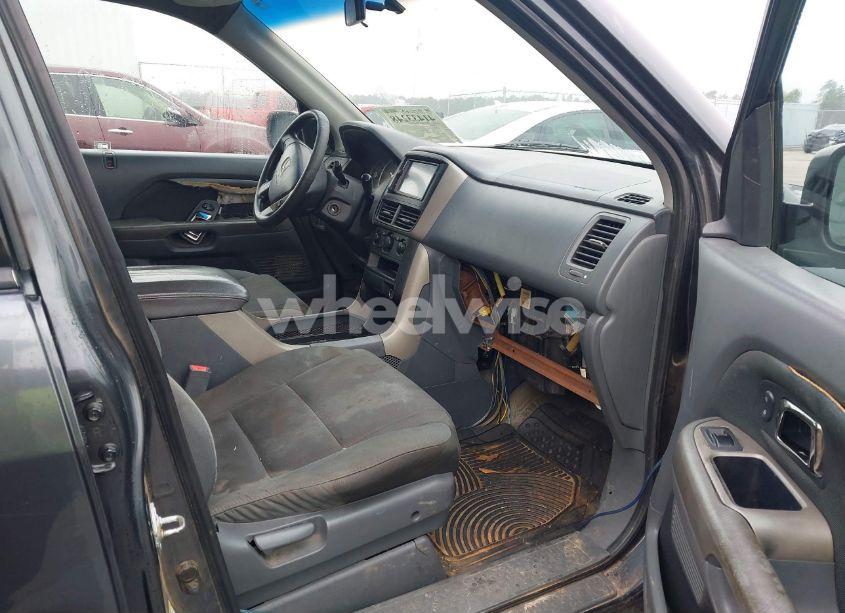 Photo 5 of 2006 Honda Pilot LX (VIN 5FNYF28126B022585)