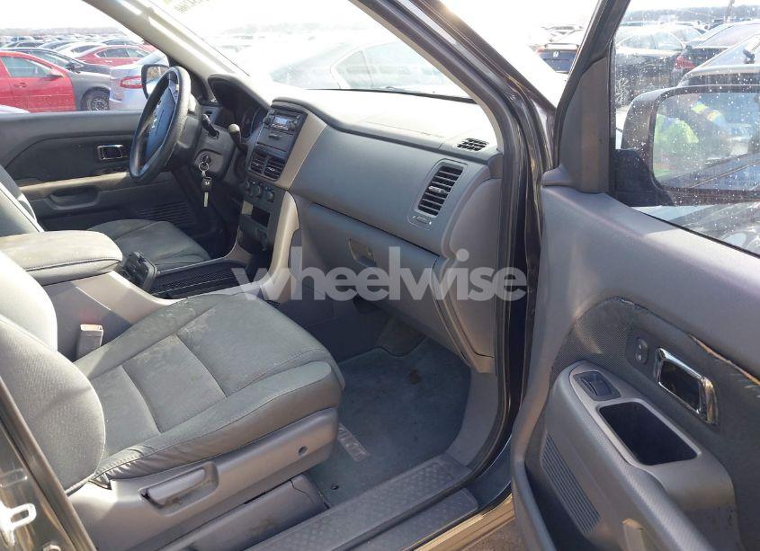 Photo 5 of 2006 Honda Pilot LX (VIN 5FNYF28126B041329)