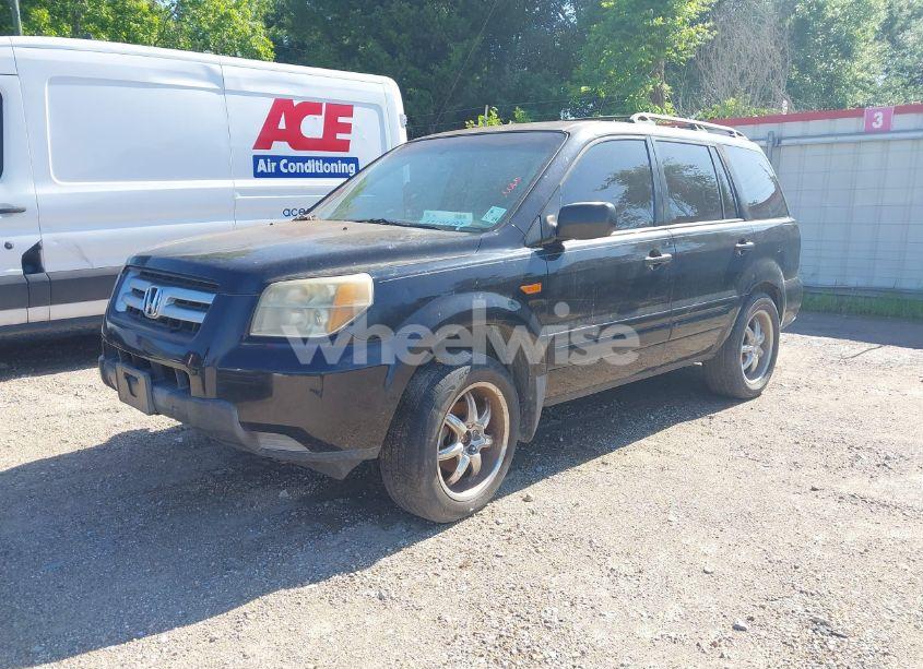 Photo 2 of 2006 Honda Pilot LX (VIN 5FNYF28136B003348)