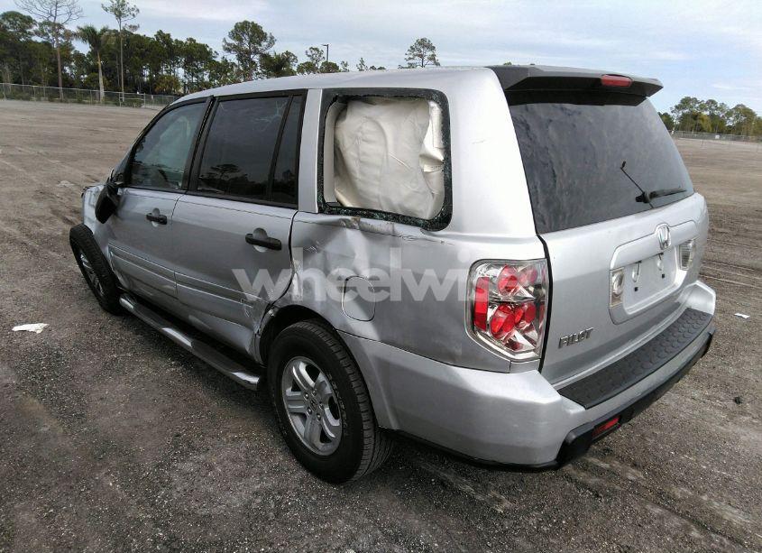 Photo 3 of 2007 Honda Pilot LX (VIN 5FNYF28137B003352)