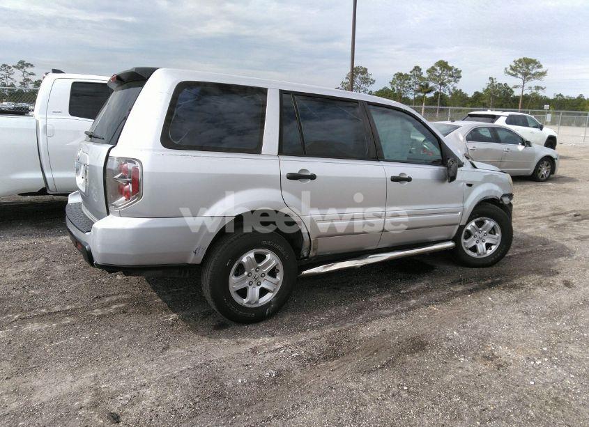 Photo 4 of 2007 Honda Pilot LX (VIN 5FNYF28137B003352)