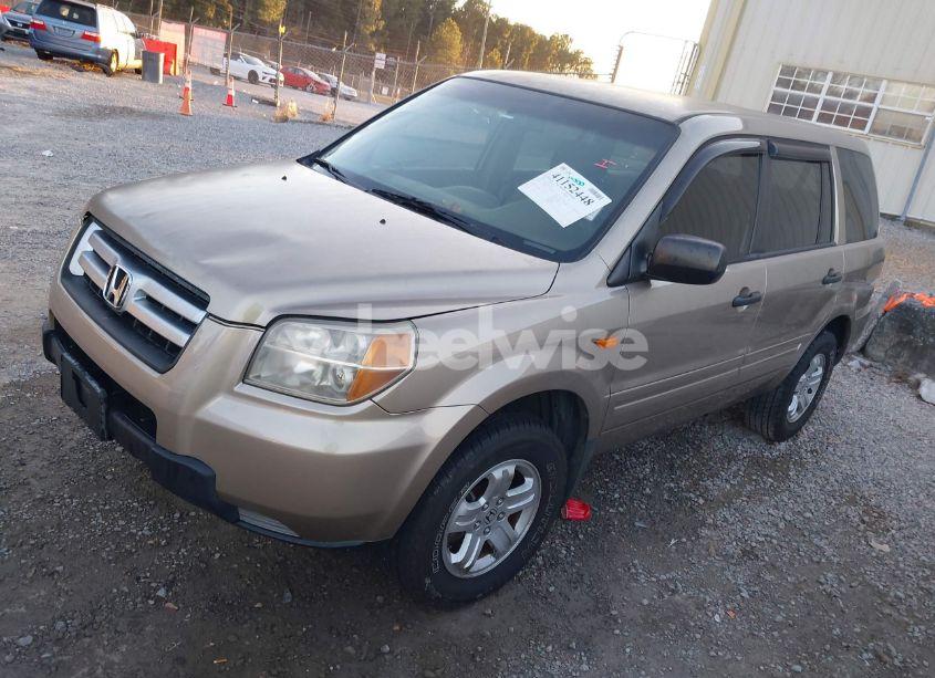 Photo 2 of 2007 Honda Pilot LX (VIN 5FNYF28157B020685)