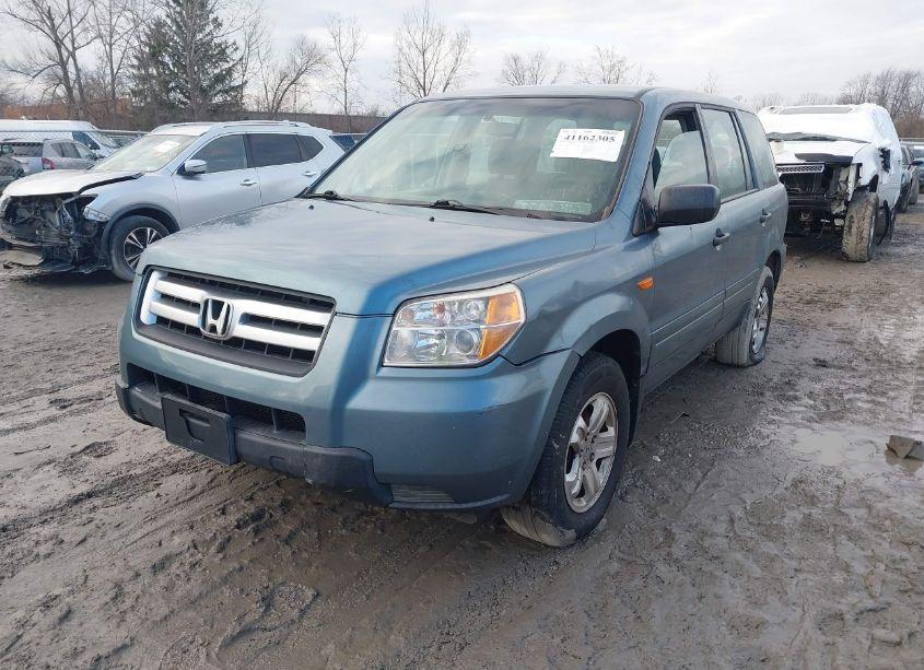 Photo 2 of 2007 Honda Pilot LX (VIN 5FNYF28157B037809)