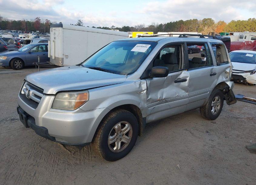 Photo 2 of 2007 Honda Pilot LX (VIN 5FNYF28167B045112)