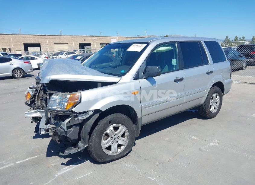 Photo 2 of 2007 Honda Pilot LX (VIN 5FNYF28177B018050)