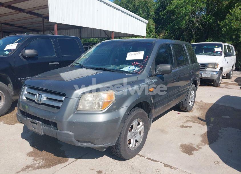 Photo 2 of 2007 Honda Pilot LX (VIN 5FNYF28187B009728)