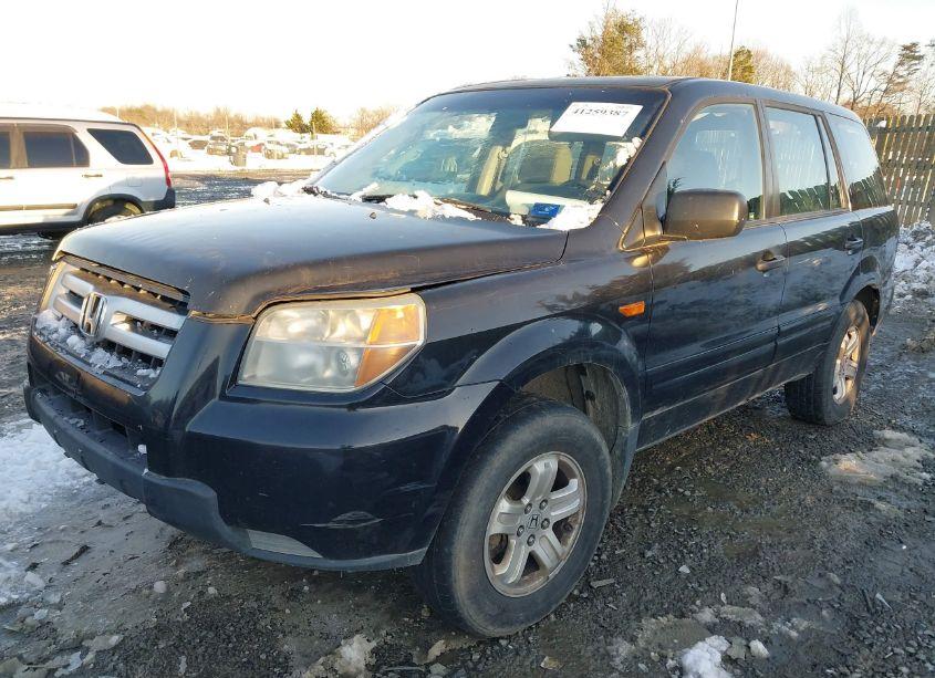 Photo 2 of 2006 Honda Pilot LX (VIN 5FNYF28196B016282)