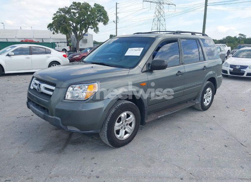 Photo 2 of 2007 Honda Pilot LX (VIN 5FNYF28197B043497)