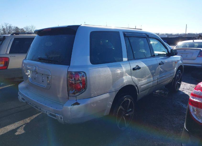 Photo 4 of 2007 Honda Pilot LX (VIN 5FNYF281X7B027292)