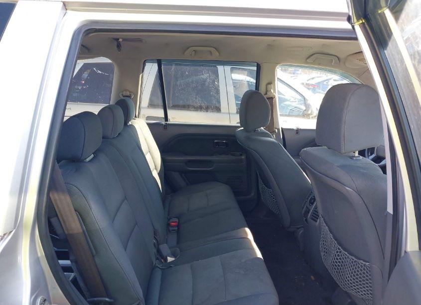 Photo 8 of 2007 Honda Pilot LX (VIN 5FNYF281X7B027292)