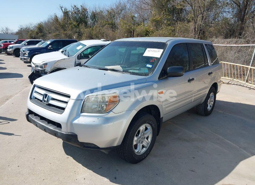 Photo 2 of 2007 Honda Pilot LX (VIN 5FNYF281X7B031164)