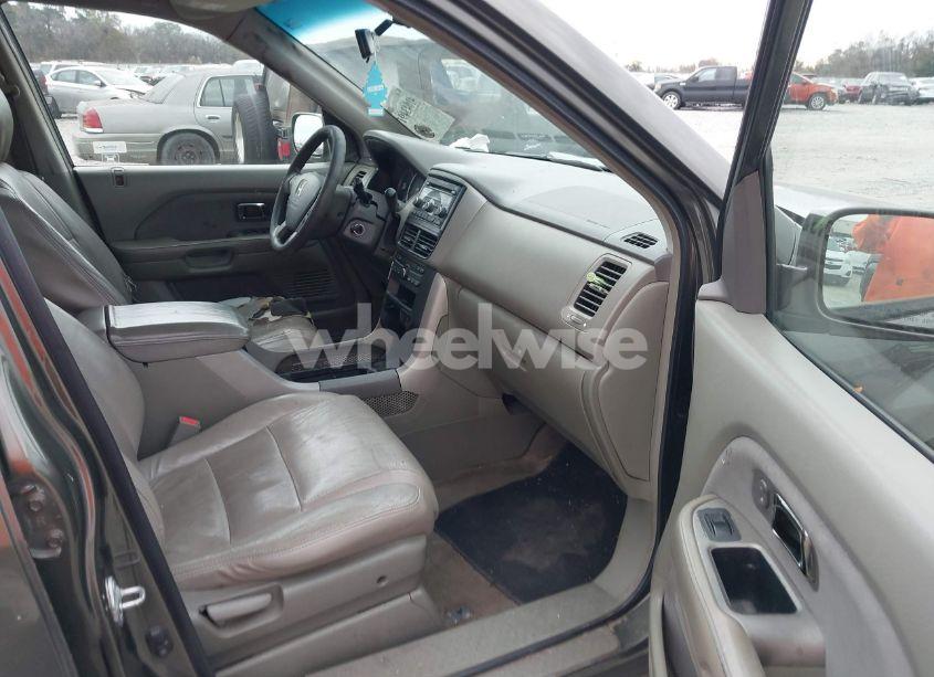 Photo 5 of 2006 Honda Pilot EX (VIN 5FNYF28436B051524)