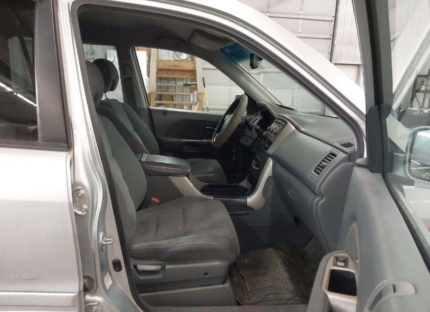 Photo 5 of 2006 Honda Pilot EX (VIN 5FNYF28456B005869)