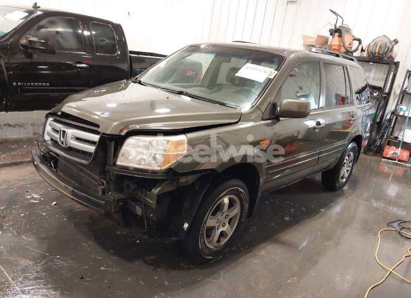 Photo 2 of 2006 Honda Pilot EX (VIN 5FNYF284X6B012641)