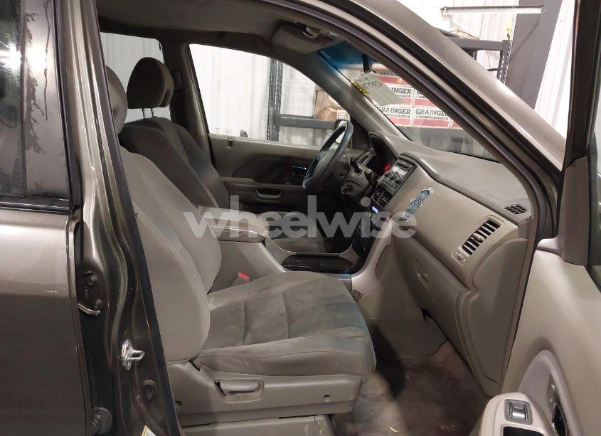 Photo 5 of 2006 Honda Pilot EX (VIN 5FNYF284X6B012641)