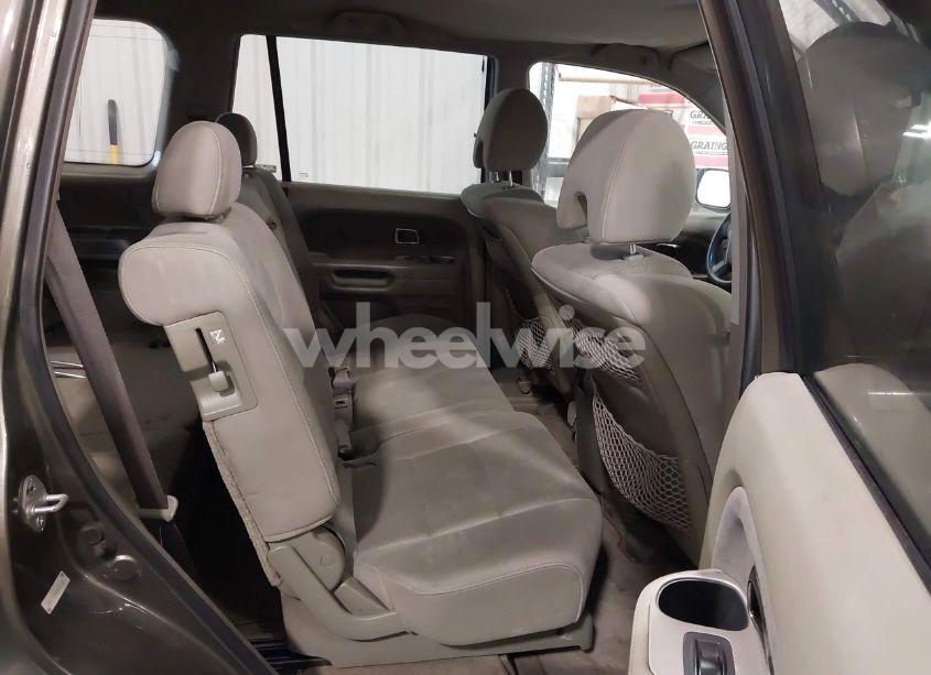 Photo 8 of 2006 Honda Pilot EX (VIN 5FNYF284X6B012641)