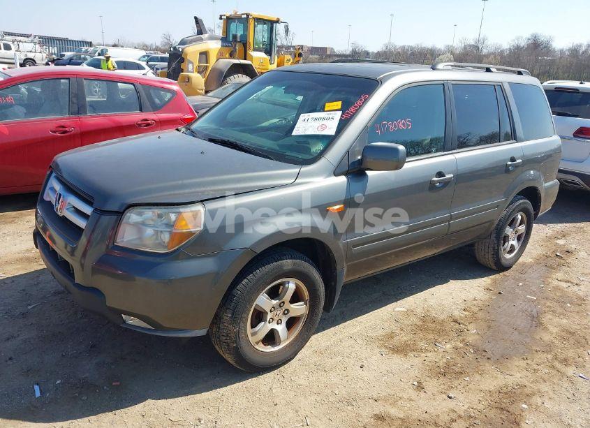 Photo 2 of 2007 Honda Pilot EX-L (VIN 5FNYF28517B008200)
