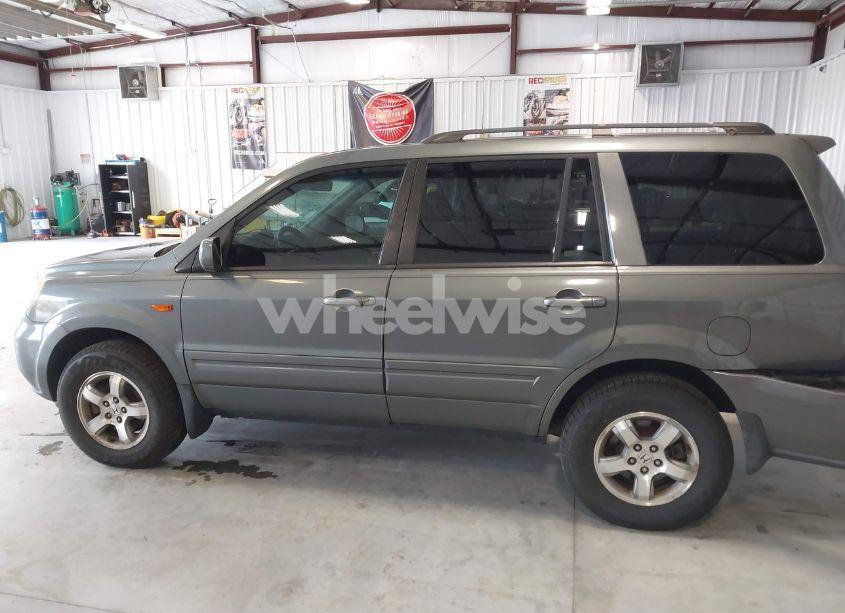 Photo 15 of 2007 Honda Pilot EX-L (VIN 5FNYF28557B044410)