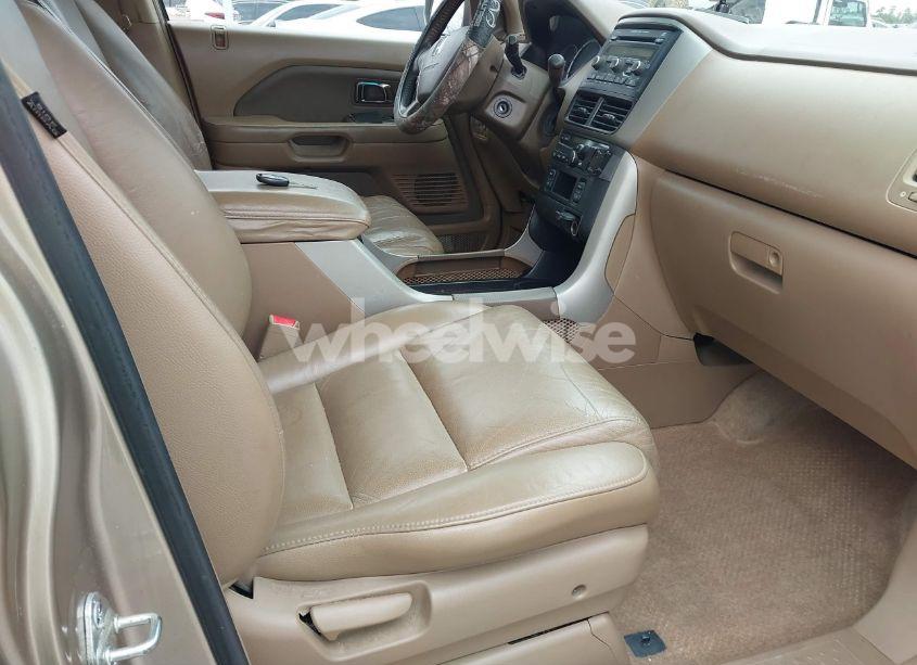 Photo 5 of 2006 Honda Pilot EX-L (VIN 5FNYF28566B010295)