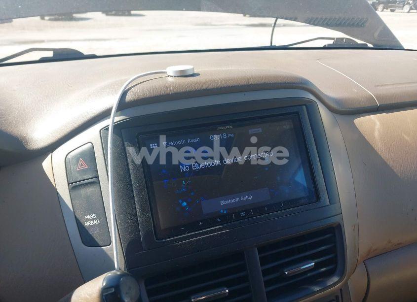 Photo 13 of 2006 Honda Pilot EX-L (VIN 5FNYF285X6B006749)