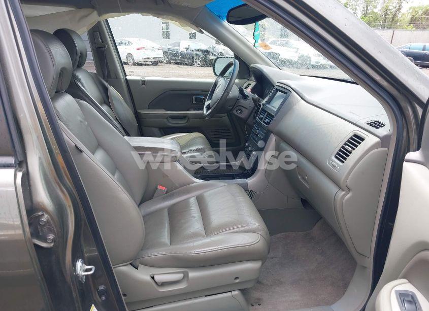 Photo 5 of 2006 Honda Pilot EX-L (VIN 5FNYF28746B003928)