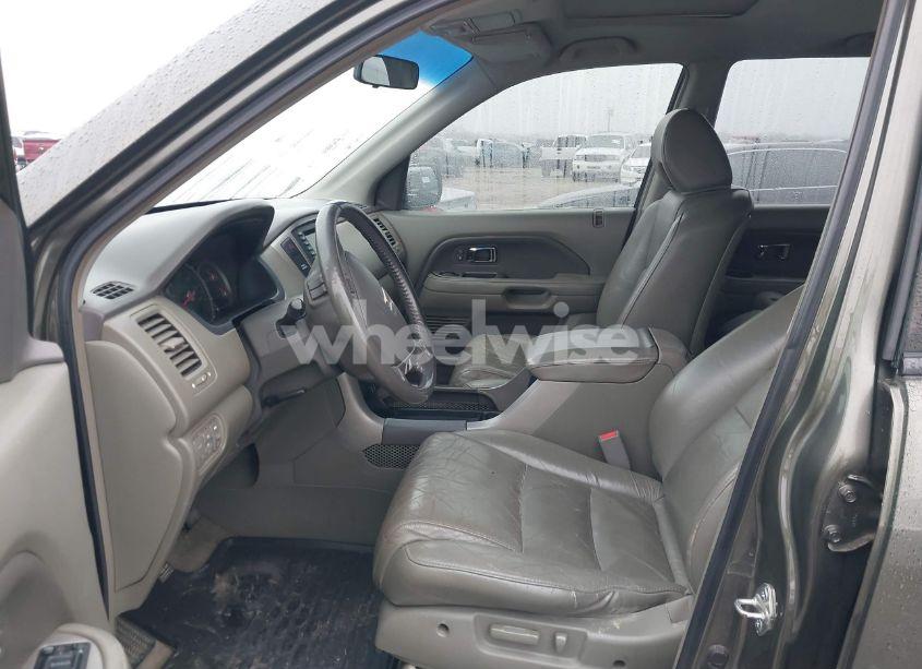 Photo 13 of 2006 Honda Pilot EX-L (VIN 5FNYF287X6B043365)