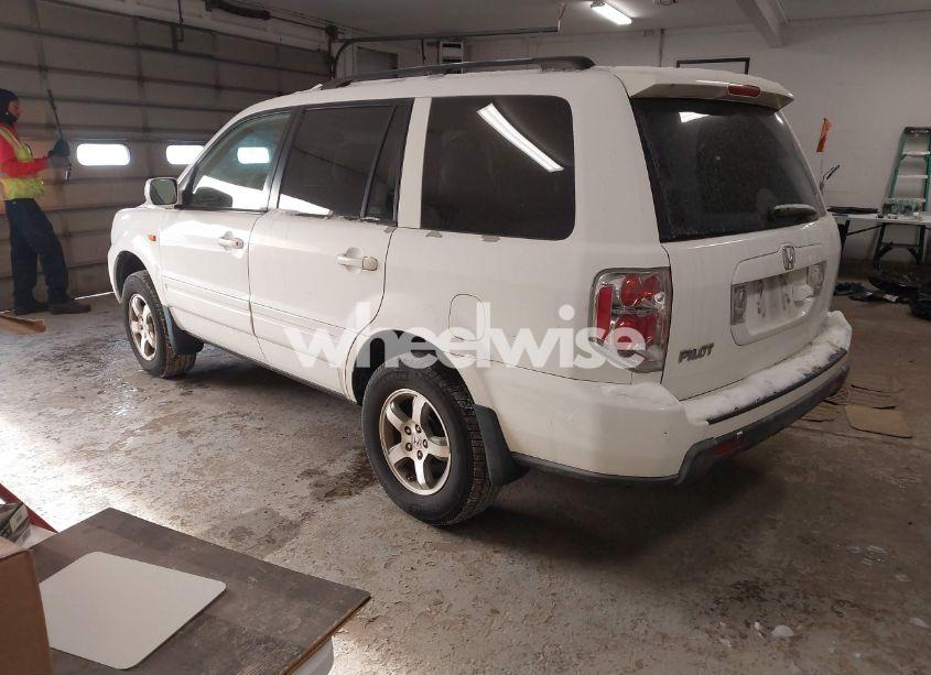 Photo 3 of 2008 Honda Pilot EX-L (VIN 5FNYF287X8B027430)