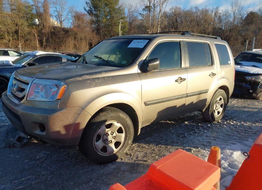 Photo 2 of 2009 Honda Pilot LX (VIN 5FNYF38259B021322)