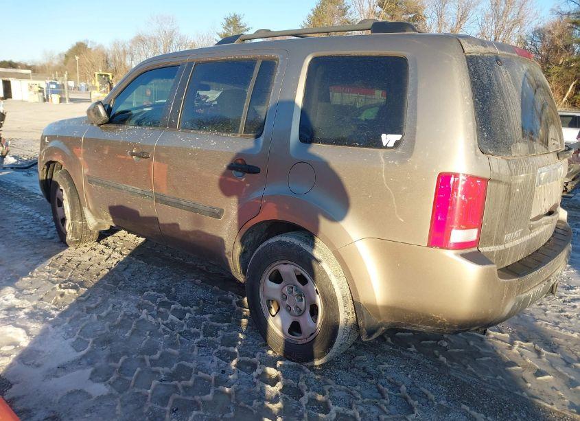 Photo 3 of 2009 Honda Pilot LX (VIN 5FNYF38259B021322)