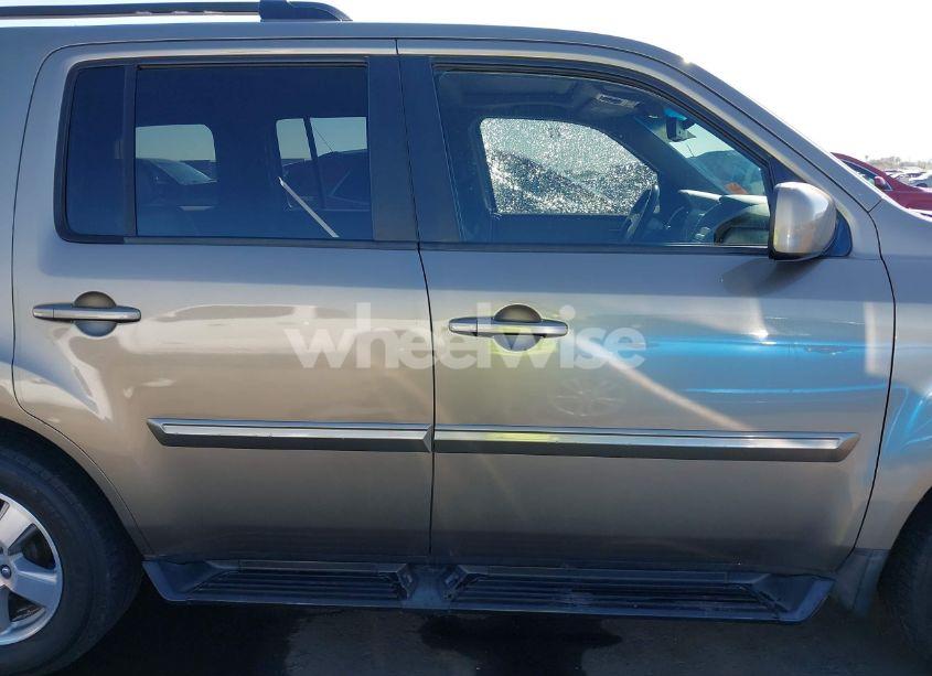 Photo 14 of 2009 Honda Pilot EX-L (VIN 5FNYF38569B017838)