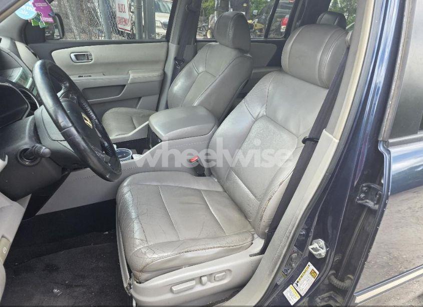 Photo 5 of 2009 Honda Pilot TOURING (VIN 5FNYF388X9B******)