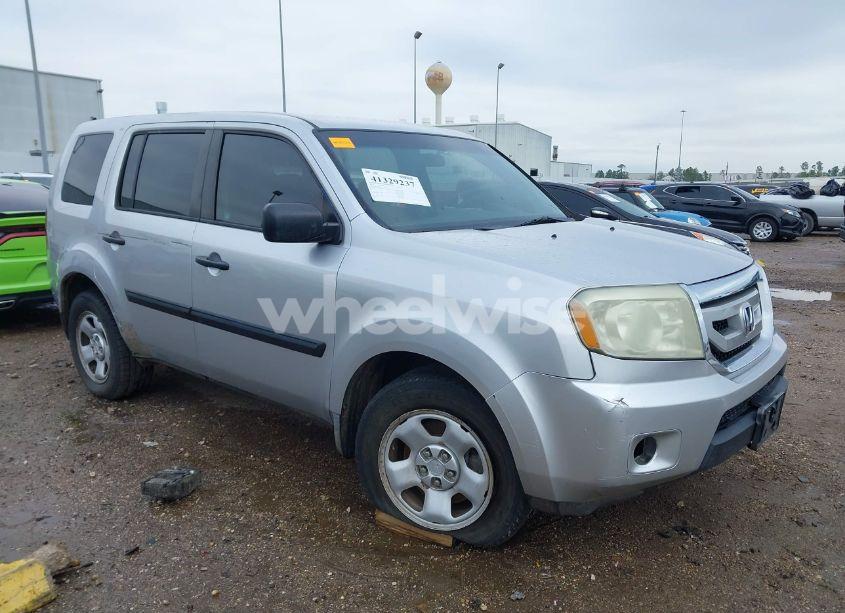 2010 Honda Pilot LX (VIN 5FNYF3H20AB012306) main photo