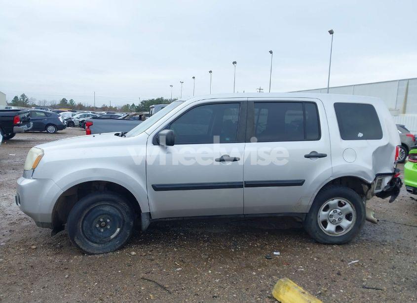 Photo 15 of 2010 Honda Pilot LX (VIN 5FNYF3H20AB012306)