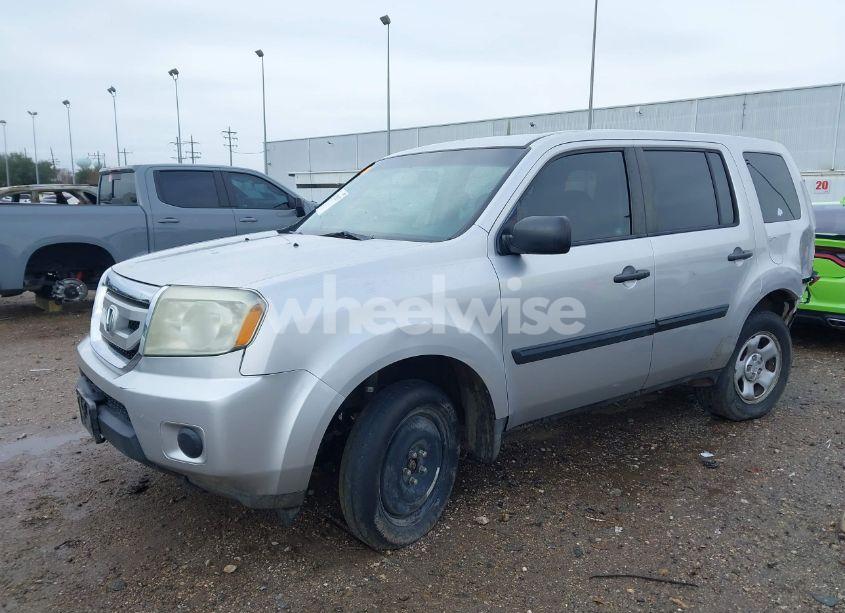 Photo 2 of 2010 Honda Pilot LX (VIN 5FNYF3H20AB012306)