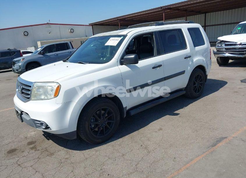 Photo 2 of 2013 Honda Pilot LX (VIN 5FNYF3H21DB036280)