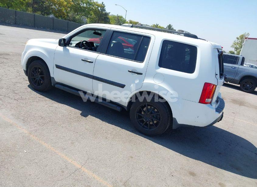 Photo 3 of 2013 Honda Pilot LX (VIN 5FNYF3H21DB036280)