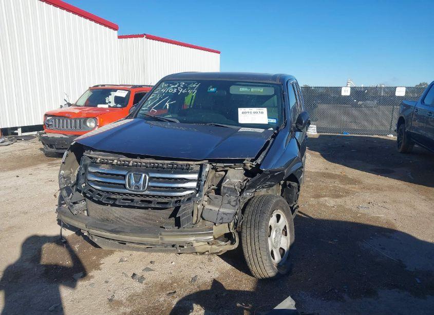 Photo 2 of 2013 Honda Pilot LX (VIN 5FNYF3H21DB039020)