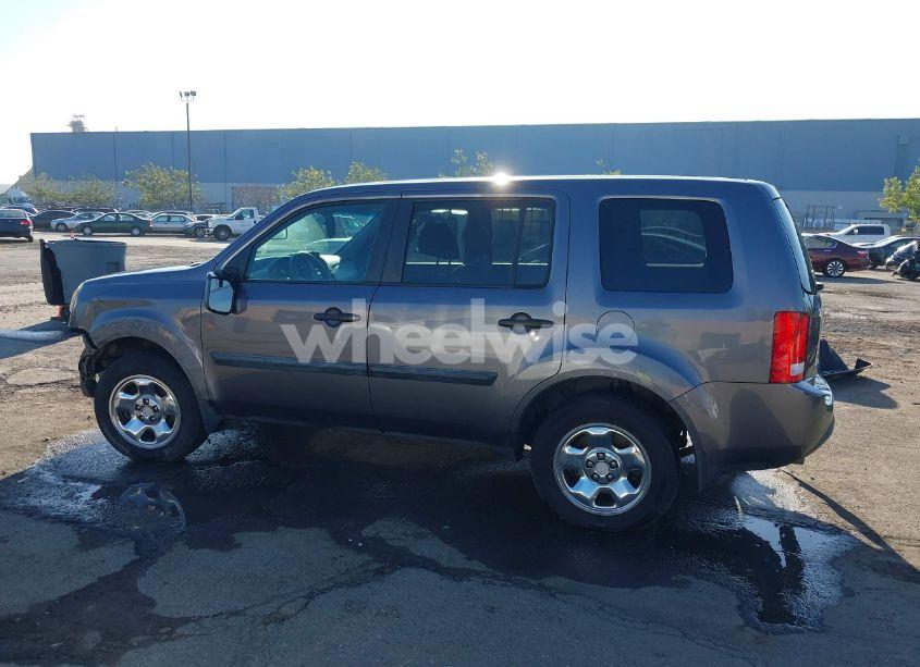 Photo 15 of 2014 Honda Pilot LX (VIN 5FNYF3H21EB008593)